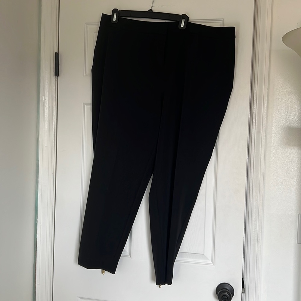 18W Worthington black dress pants with zipper accents on back of leg